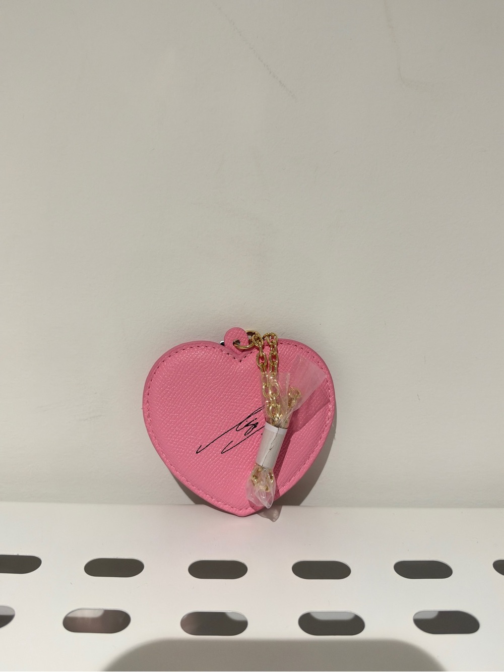New BLACKPINK LISA × SHISEIDO ULTIMUNE Pink Mirror Keychain
